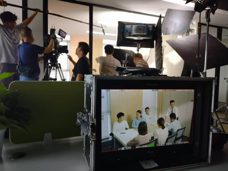哈尔滨TVC拍摄公司：科技产品视觉化大师，诠释未来感与功能美学